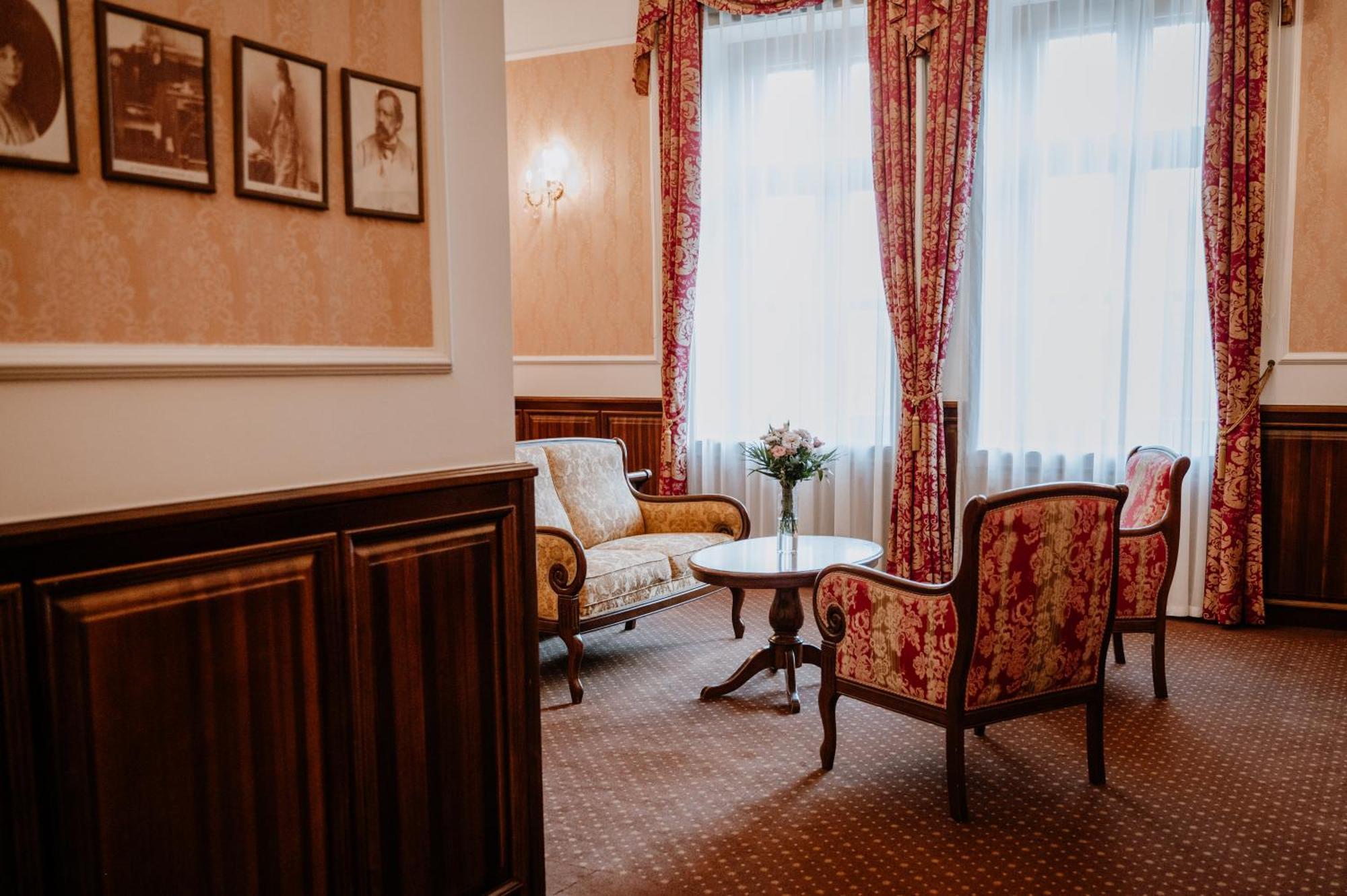 Kastelyhotel Sasvar Resort Parádsasvár المظهر الخارجي الصورة